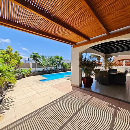 No 14 Santa Maria Willa