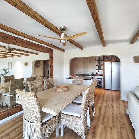 No 14 Santa Maria * كوراليهو